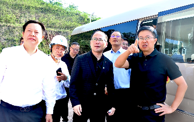 宜賓市南溪區(qū)委書記、南溪經(jīng)開區(qū)黨工委書記劉剛率隊(duì)調(diào)研遠(yuǎn)東宜賓智能產(chǎn)業(yè)園