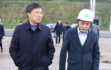 南溪區(qū)委書記、南溪經開區(qū)黨工委書記劉剛率隊調研遠東股份宜賓智能產業(yè)園